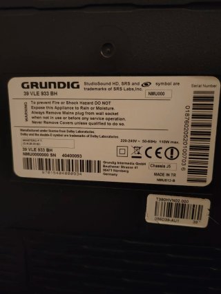 Smart TV Grundig 39 Nueva con mandos y adaptadores