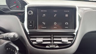 Peugeot 2008 PureTech Signature 60 kW (82 CV)