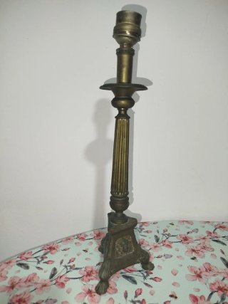 Candelabro eclesiástico de mesa antigua de bronce