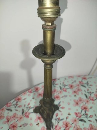 Candelabro eclesiástico de mesa antigua de bronce