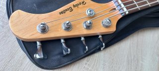 Bajo Harley Benton escala corta