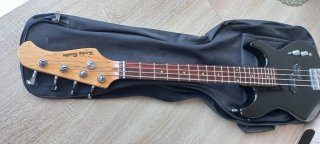 Bajo Harley Benton escala corta