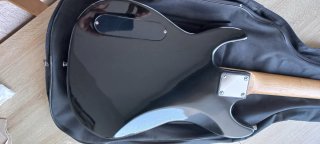 Bajo Harley Benton escala corta