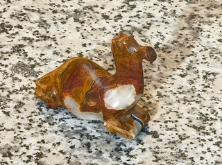 Figura de piedra tallada artesanal