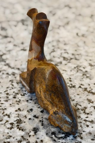 Figura de piedra tallada artesanal