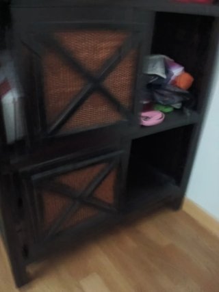 Mueble auxiliar madera y ratán