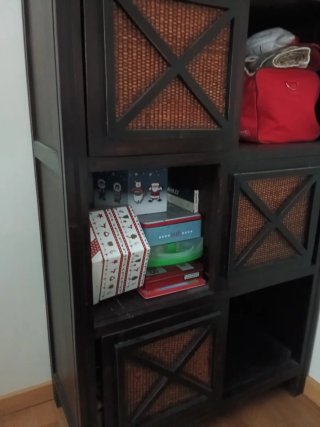 Mueble auxiliar madera y ratán
