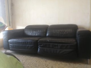 Sofá de piel motorizado negro