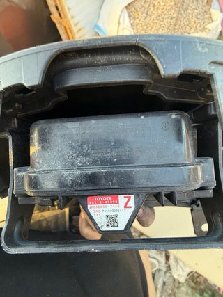 Emblema y sensor ADAS Toyota RAV 4