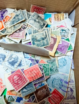 Caja de Sellos Postales Variados