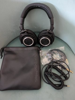 Auriculares de estudio Audio-Technica ATH-M50x + A