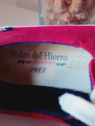 Zapatos Pedro del Hierro rojos y blancos