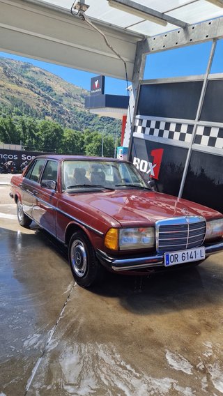 Mercedes-Benz Classe E (214) 1982