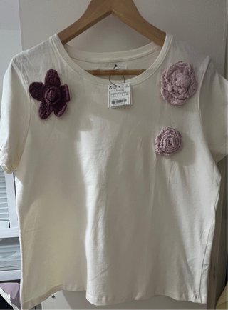 Camiseta Sfera Crema Flores Crochet Talla L