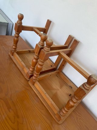 Mesa de madera con 4 sillas