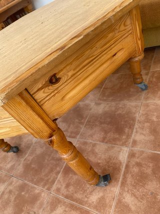 Mesa octogonal de madera