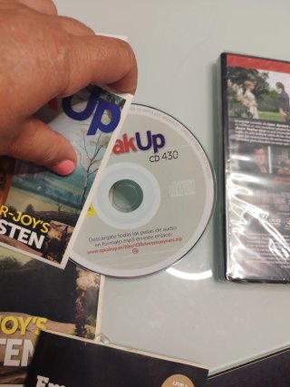 Revista Speak up incluye CD dvd  libreto