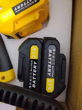 Mini motosierra telescópica a batería