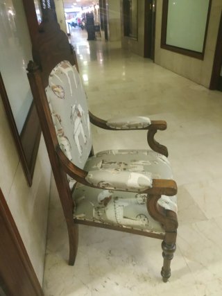 Sillón restaurado tela inglesa