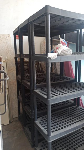 Se vende Estanterías de plástico desmontables 35€