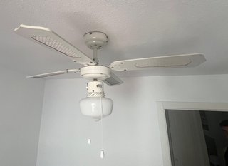 Ventilador blanco de techo con luz y 4 aspas