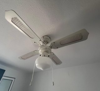 Ventilador blanco de techo con luz y 4 aspas