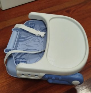 Trona portátil Chicco azul y blanca