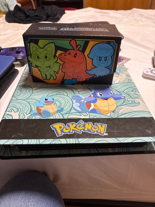 Carpeta y Caja Pokémon