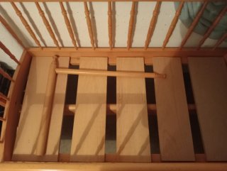 Cuna de madera para bebé