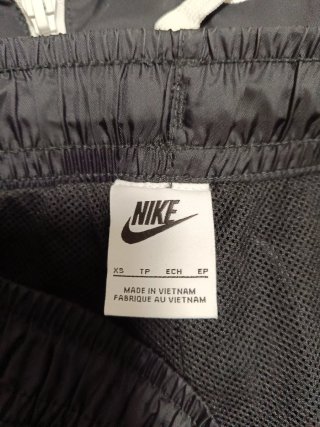 Conjunto deportivo Nike negro y blanco