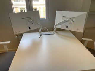 Mesa oficina 1.20x1.20 con pasacables
