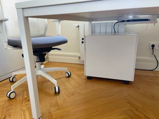 Mesa oficina 1.20x1.20 con pasacables
