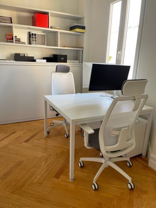 Mesa oficina 1.20x1.20 con pasacables