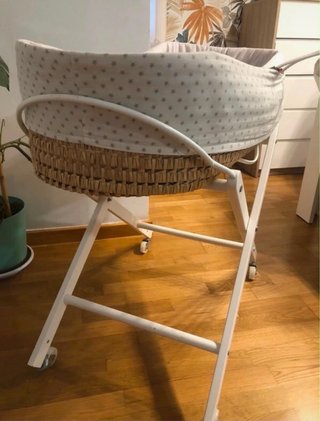 Moisés bebé mimbre con patas