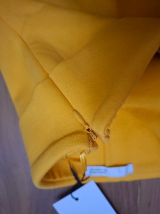 Vestido palabra de honor Zara amarillo