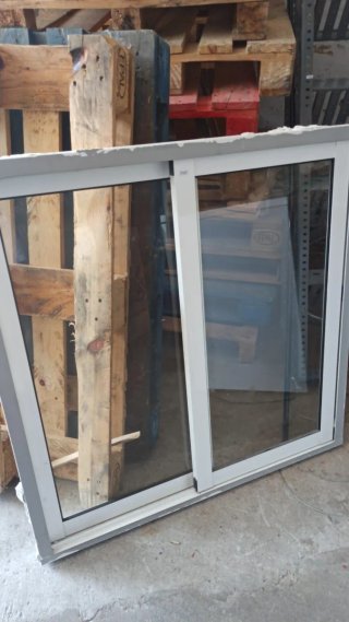 Se vende Ventana corredera aluminio 80€