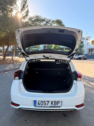Toyota Auris Hibrido | Automatico