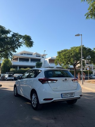 Toyota Auris Hibrido | Automatico