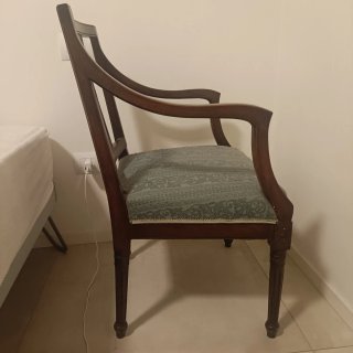 N. 2 sedie in noce con seduta in tessuto a fantasi