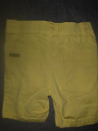 Pantalones cortos amarillos
