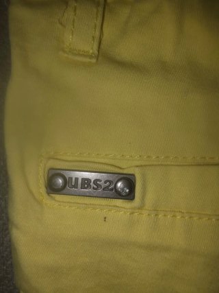 Pantalones cortos amarillos