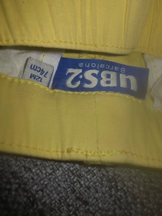 Pantalones cortos amarillos