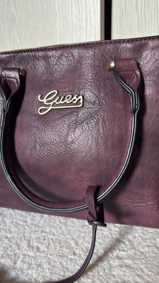 Bolso de mano Guess morado