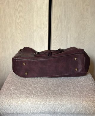 Bolso de mano Guess morado