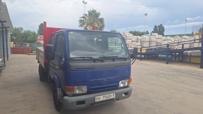 Nissan Cabstar 1999 - foto 1