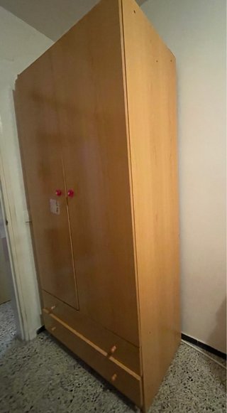 URGENTE, SE REGALA Armario de madera con cajones