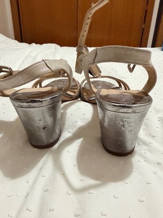 Sandálias Lodi Salto Prata Detalhes Metal