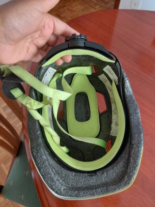 Casco infantil con diseño de estrella ninja