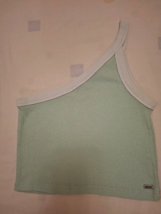 Top Pull&Bear verde y blanco