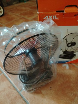 Antena Interior Amplificada AXIL